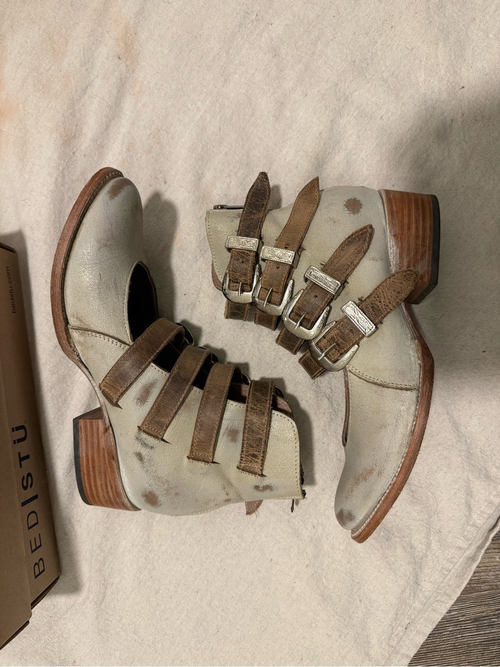OG Freebird Scarlett’s Size 9, Ice & Cognac. EUC multi-strap Ankle Booties